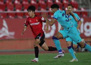 مدربه السابق أراخو أظهر هدوء لاعب عظيم في مباراته الأولى مع برشلونة