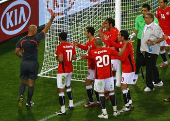 فلاشباك بطولات عندما تسببت ثلاجة حسن شحاتة في أداء منتخب مصر التاريخي أمام البرازيل