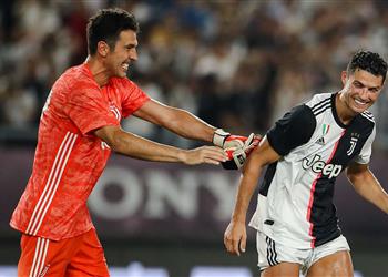 بوفون لم أجد شراسة وعقلية رونالدو في أحد وديبالا هبة من السماء لـ يوفنتوس