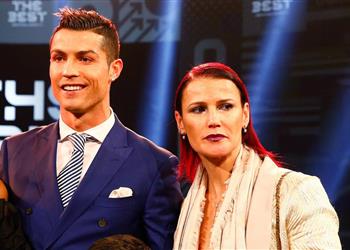 شقيقة كريستيانو رونالدو تدافع عنه ضد الانتقادات بعد الخسارة في نهائي كأس إيطاليا