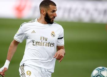 بالفيديو بنزيما يسجل الهدف الأول لـ ريال مدريد أمام فالنسيا