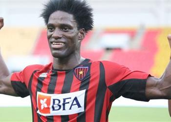 الزمالك يحصل على توقيع بابل والمثلوثي ويتسلم العقود