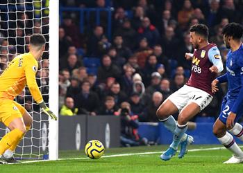 أستون فيلا يحفز تريزيجيه قبل مواجهة تشيلسي في الدوري الإنجليزي