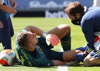 تير شتيجن يوجه رسالة لـ لينو بعد إصابته القوية مع آرسنال