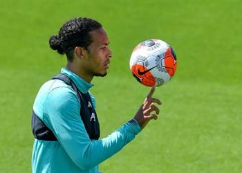 فان دايك الفوز بالدوري الإنجليزي سينقل لاعبي ليفربول إلى مستوى آخر