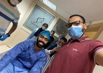 صور حسين الشحات يجري عملية جراحية للتخلص من آلام الفتق