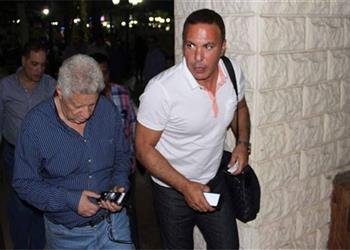 أيمن يونس لاعب الكرة محترف ويمكنه إجراء مسحة كورونا على حسابه