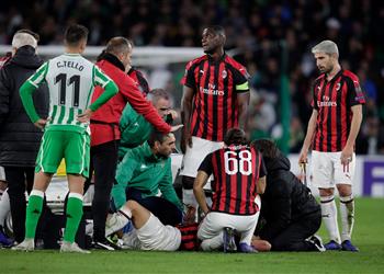 ميلان يعلن انتهاء موسم مدافع الفريق بسبب الإصابة