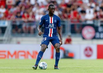 رئيس رين الفرنسي يؤكد انتقال مدافع باريس سان جيرمان إلى بايرن ميونخ