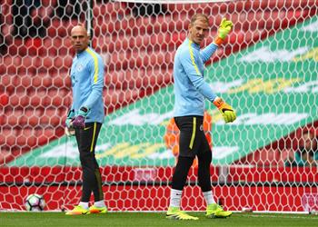 آرسنال يسعى لضم حارس مانشستر سيتي السابق بعد إصابة لينو