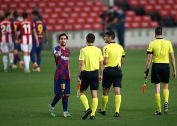 فيديو ميسي يطالب بركلة جزاء وينفعل على حكم مباراة برشلونة وأتلتيك بيلباو