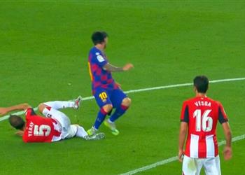 فيديو هل استحق ميسي الطرد أمام أتلتيك بلباو خبير تحكيمي يجيب