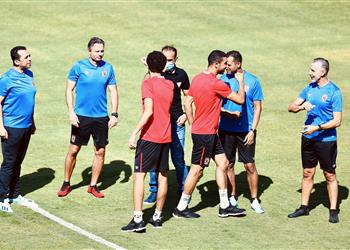 بالصور بعد غياب 3 أشهر الأهلي يستأنف تدريباته وسط إجراءات احترازية وغياب فايلر