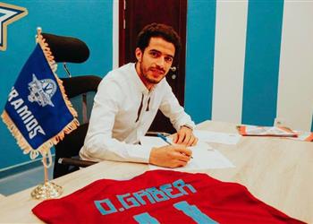 بيراميدز يقطع الطريق على الزمالك ويمدد عقد عمر جابر لـ2024