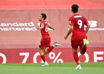 فيديو أرنولد يتفوق على مدافعي الدوري الإنجليزي بهدفه أمام كريستال بالاس