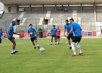 مران الأهلي الخطيب يجتمع مع الجهاز الفني وثلاثي الفريق يواصل التأهيل