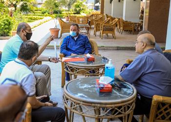 الخطيب يطمئن على إجراءات تعقيم ملاعب الأهلي