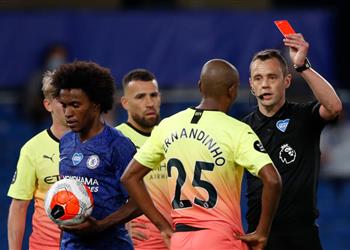 فيديو بهدية من تشيلسي ليفربول بطل ا للدوري الإنجليزي الممتاز بعد سقوط مانشستر سيتي