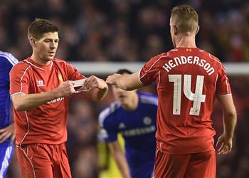 جيرارد يشبه هندرسون بـ سكولز ويؤكد لم يكن بإمكاني منح شارة القيادة للاعب غيره