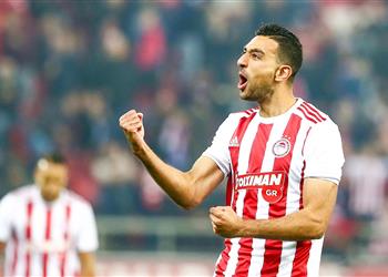 بعد تتويج كوكا بالدوري اليوناني مع أولمبياكوس سجل بطولات المحترفين المصريين في أوروبا