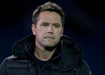 مايكل أوين ثلاث أندية ستنافس ليفربول على لقب الدوري الإنجليزي الموسم المقبل