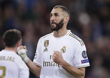 زطشي بنزيما جزائري 100 ولكنه لن يمثلهم