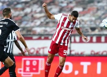 صورة كوكا يوجه رسالة ضد العنصرية بعد هدفيه أمام أوفي كريت في الدوري اليوناني