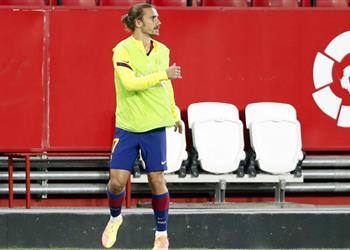 وكيلة جريزمان تطالب باجتماع عاجل مع إدارة برشلونة