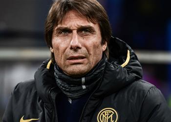 بعد حسم صفقة حكيمي كونتي يجدد طلبه بشأن ضم لاعب برشلونة