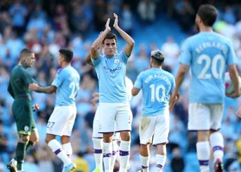 برشلونة يبدأ مفاوضاته لحسم صفقة دفاعية من مانشستر سيتي