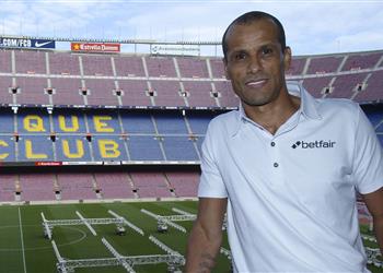 ريفالدو يلوم رئيس برشلونة على التعاقد مع سيتين ويحمله مسؤولية الوضع الحالي