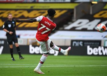 بالفيديو ساكا يدخل تاريخ آرسنال بهدفه أمام ولفرهامبتون