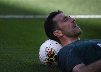 بوفون متمسك بحلم دوري الأبطال وسألعب لسن 43 عام ا