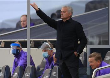 مورينيو يدخل تاريخ الدوري الإنجليزي بعد فوز توتنهام على إيفرتون