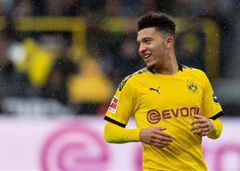 فيديو سانشو يختار تشكيله المفضل في لعبة فيفا ليفاندوفسكي يقود الهجوم