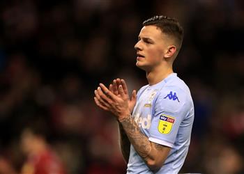 برايتون يحدد سعر بيع بن وايت بعد اهتمام ليفربول