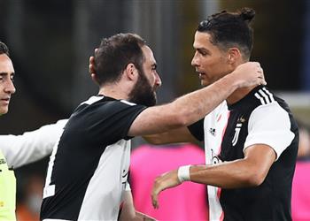 تشكيل يوفنتوس ضد ميلان رونالدو وهيجواين يقودان الهجوم في غياب ديبالا