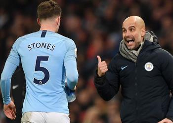 جوارديولا يثير الشكوك حول مستقبل ستونز مع مانشستر سيتي