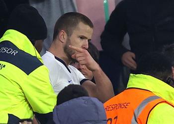 بعد محاولة الاعتداء على مشجع الاتحاد الإنجليزي يعاقب داير بالإيقاف 4 مباريات وغرامة مالية