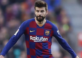 قبل المواجهة بساعات تقارير شكوك حول مشاركة بيكيه في مباراة برشلونة وإسبانيول