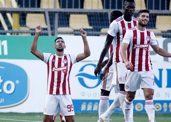 فيديو كوكا يسجل هدفين في فوز أولمبياكوس على أريس سالونيكا