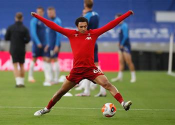 أرنولد لم نقدم مباراة مثالية أمام برايتون والممر الشرفي لا يؤثر على تركيزنا