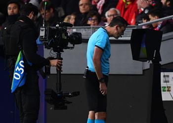 بسبب كورونا يويفا يقرر تأجيل استخدام الـ VAR في الدوري الأوروبي