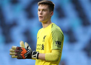 رسمي ا ليفربول يمنح أول عقد احترافي لحارس مرماه