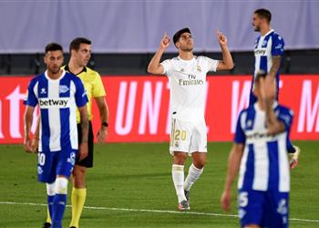 بالفيديو بنزيما يصنع وأسينسيو يسجل الهدف الثاني لريال مدريد أمام ألافيس