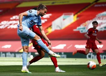 بالفيديو صاروخية رودريجيز تمنح بيرنلي التعادل أمام ليفربول