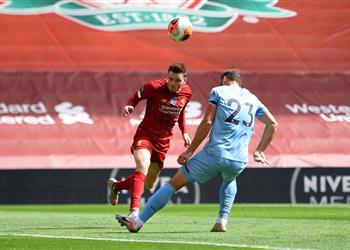 روبرتسون يعلق على فرصة محمد صلاح المهدرة في مباراة ليفربول وبيرنلي