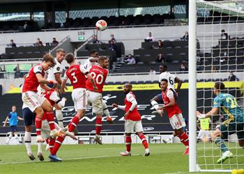 بالفيديو أخطاء لويز المعتادة تمنح توتنهام فوز ا صعب ا على آرسنال بالدوري الإنجليزي