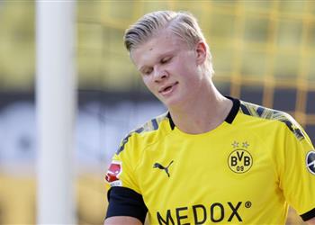 فيديو طرد هالاند من ملهى ليلي في النرويج ووالده ي علق بسخرية