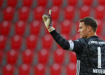 مانويل نوير يتورط في قضية سياسية داخل ألمانيا بسبب أغنية